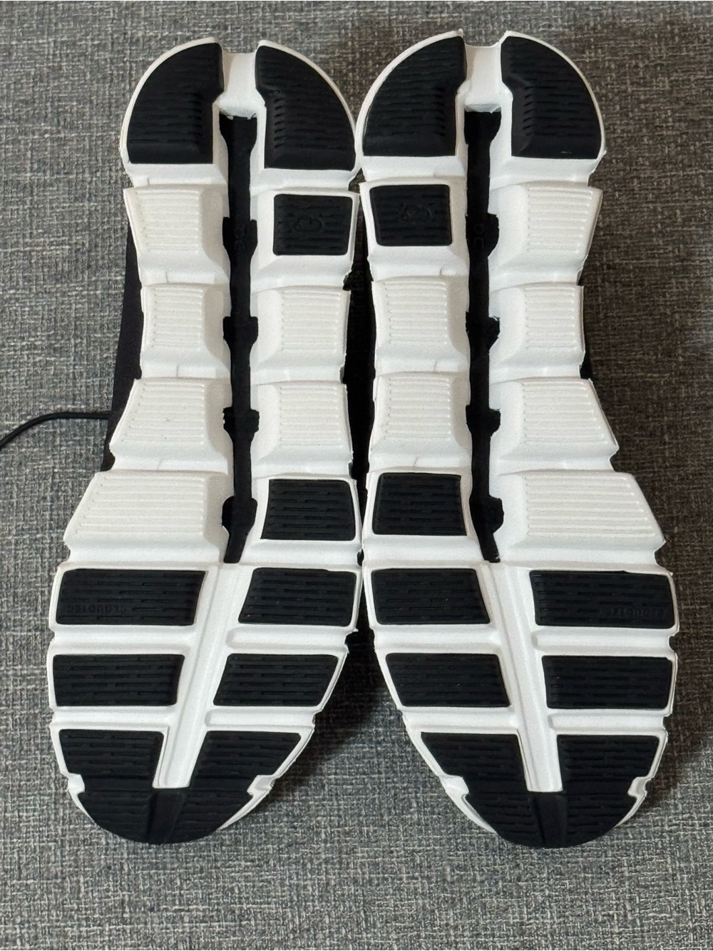 On Running Cloud 5 Black and White Mens - Picture 9 of 15